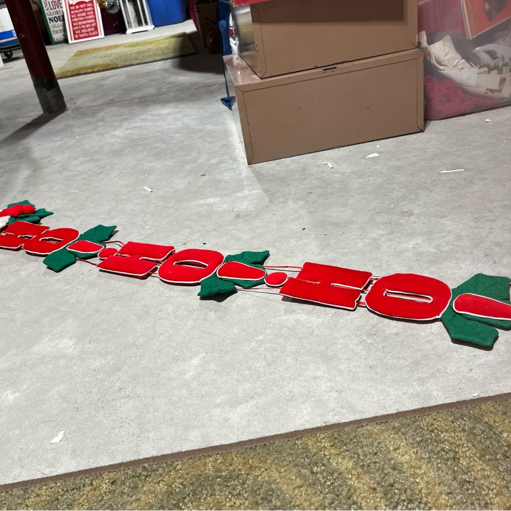Santa Claus Red and Green Holiday Wall Hanging - Picture 5 of 6